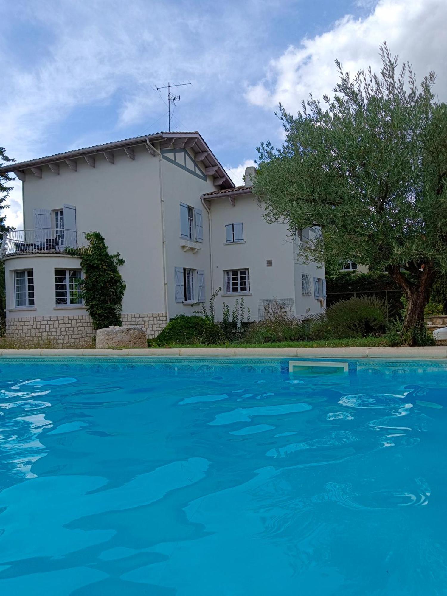 La Maison Basque Sainte-Livrade-sur-Lot Exteriör bild
