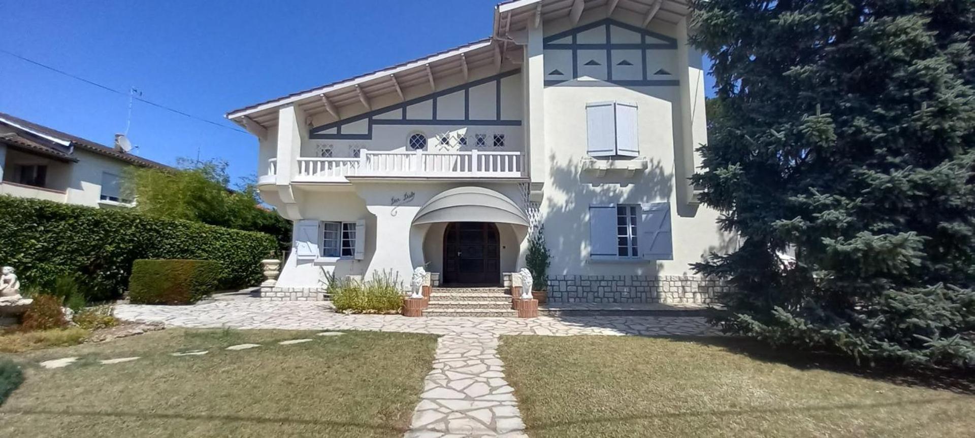 La Maison Basque Sainte-Livrade-sur-Lot Exteriör bild